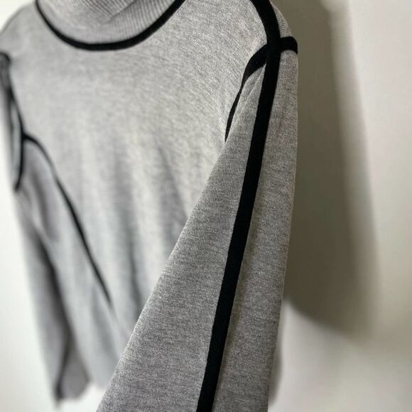 Women's Carmen Marc Valvo Pullover Turtleneck Gray Stripe Sweater sz. Med. #JJ - Picture 7 of 10
